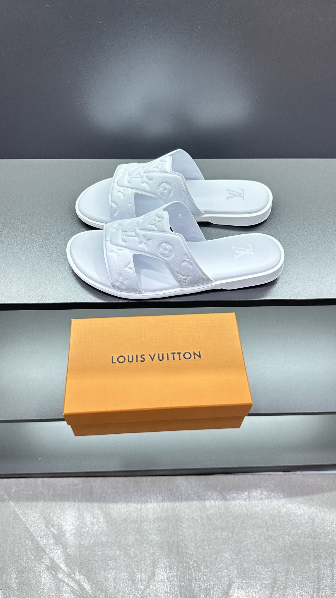 Louis Vuitton Slippers